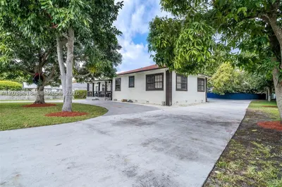 65 NW 118th St 1