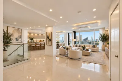 4000 ISLAND BL #2701 1