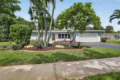 801 Ixora Ln 1