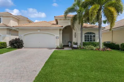 8597 White Cay 1