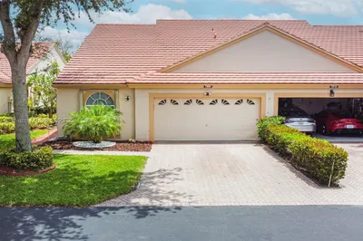 7904 Coral Pointe Dr 1