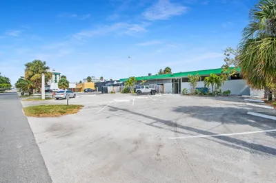 2700 E Oakland Park Blvd 1