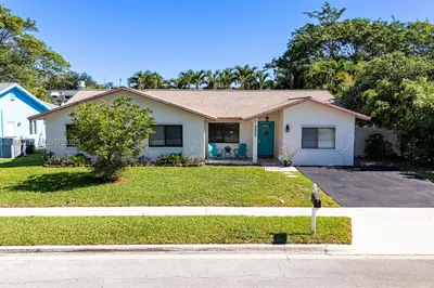 4955 NW 10th St 1