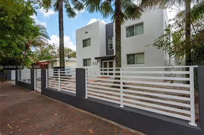 852 SW 13th Ave 1