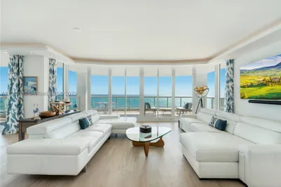 4201 Collins Ave #803 1