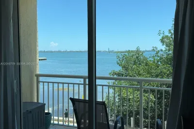 2000 N Bayshore Dr #220 1