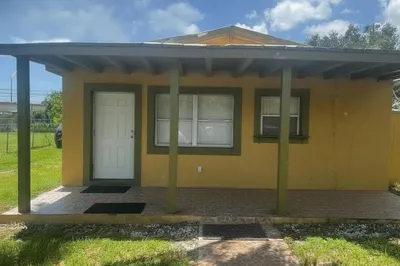 4100 SW 28th Street 1