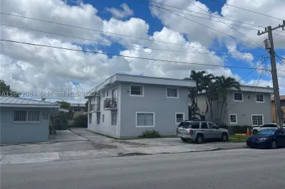 4320 NW 11th St 1