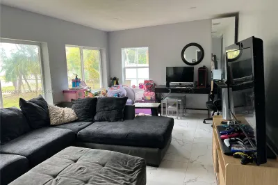 450 NW 4th Ave 1