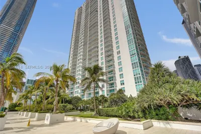 951 Brickell Ave #1106 1
