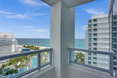 4401 Collins Ave #1503 1