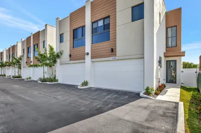 4208 NE 7th Ter #8 1