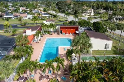 2528 Boundbrook Drive S #208 1