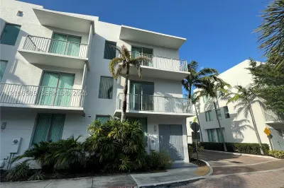2146 Van Buren St #406 1