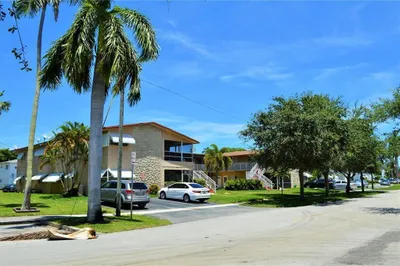411 S Crescent Drive #201 1