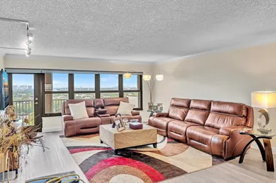 Living Room overseeing Atlantic Ocean and Intracoa