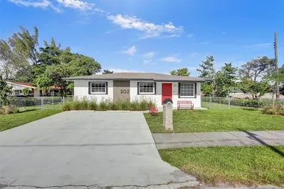 302 NW 9th St 1
