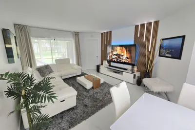 5577 Courtyard Drive 1