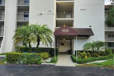 9325 Lagoon Place #406 1