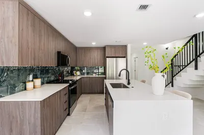 536 NW 14 Ct 1