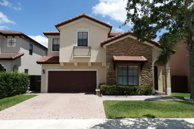 671 SE 37th Place 1