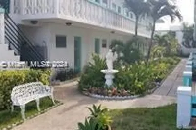 6490 Collins Ave #8 1