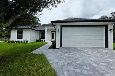 702 NW 39th Circle 1