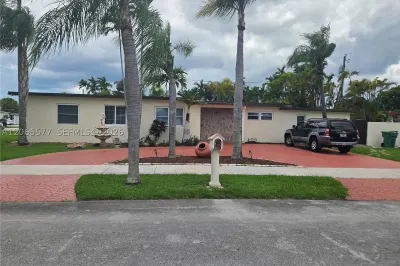 10500 SW 30th St 1