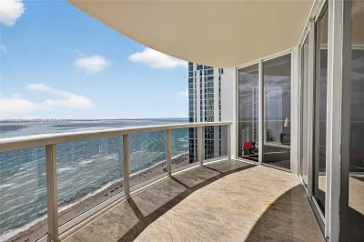 17555 Collins Ave #2303/04 1