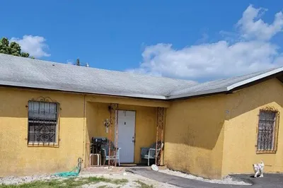 372 SW 8th Street 1