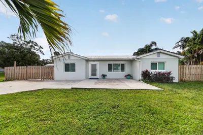 976 SW 37th Street 1