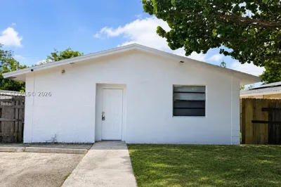 2250 NW 4th Ct 1