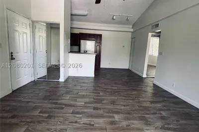 701 Lyons Rd #13207 1