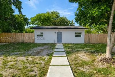 980 NW 13th St 1