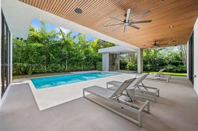 215 S Shore Dr 1