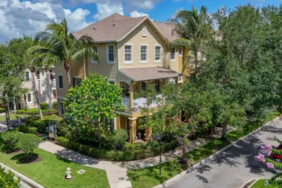 128 W Royal Palm Circle #101 1