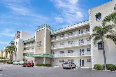 711 N Riverside Drive #103 1