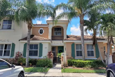 1026 NE 42nd Terrace #1026 1