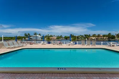 DIRECT WATER FRONT COMMUNITY AND POOL