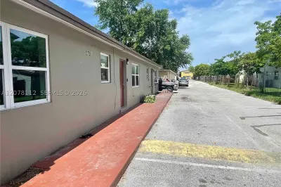2721 S Avenue S #C2 1