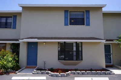 50 SW Blackburn Terrace #6 1