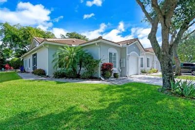 4639 SW 12th Place 1