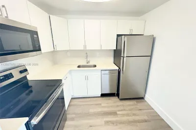 8101 Crespi Blvd #301 1