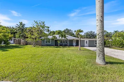 333 SW Manor Drive 1