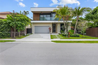 436 NE 10th Ave 1