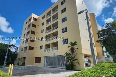601 SW 37th Ave #202 1