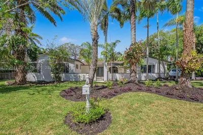 17050 SW 83rd Ave 1
