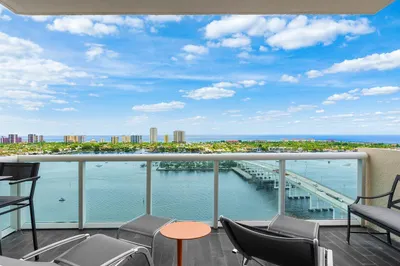 2640 Lake Shore Drive #2609 1