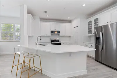 295 NE 5th Avenue #32 1