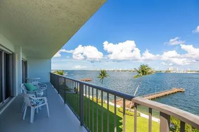 3040 Lake Shore Drive #505 1